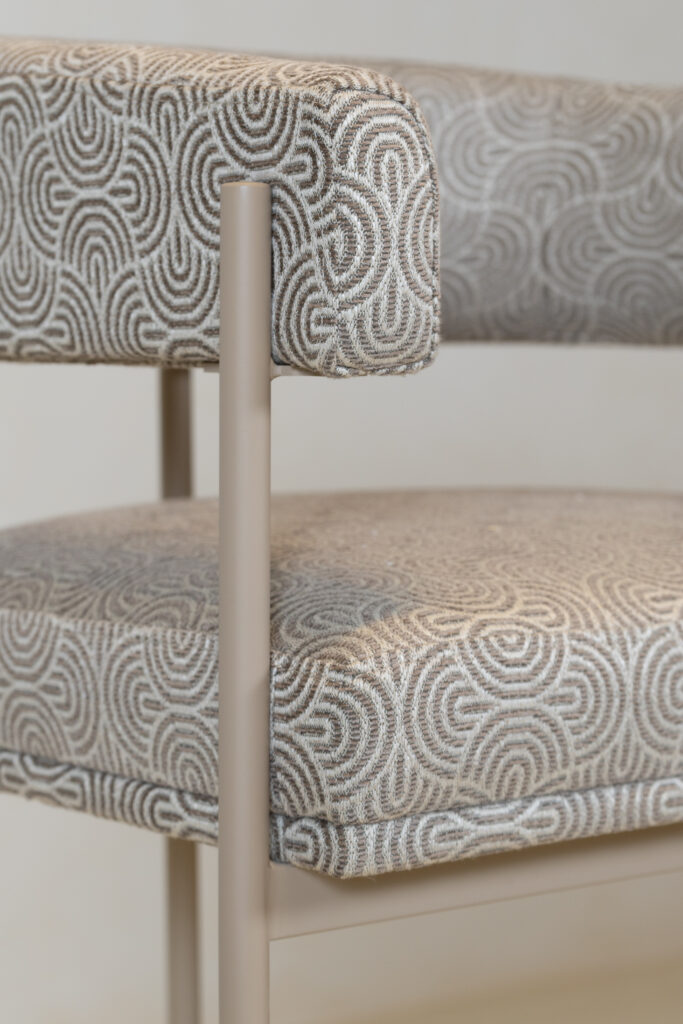 10.6 TABURETE MATHILDA JA FLORES